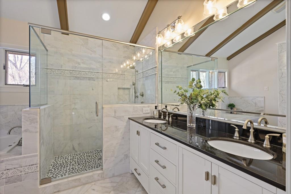 4092 Columns Drive
