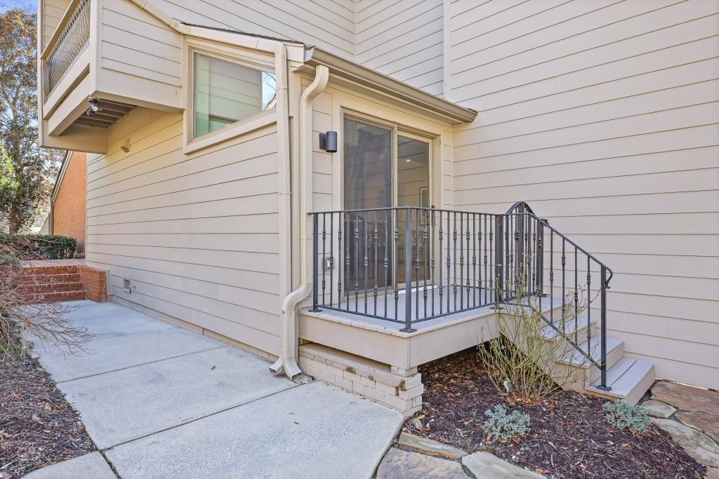 4092 Columns Drive