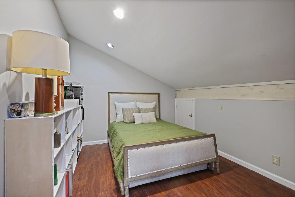 4092 Columns Drive
