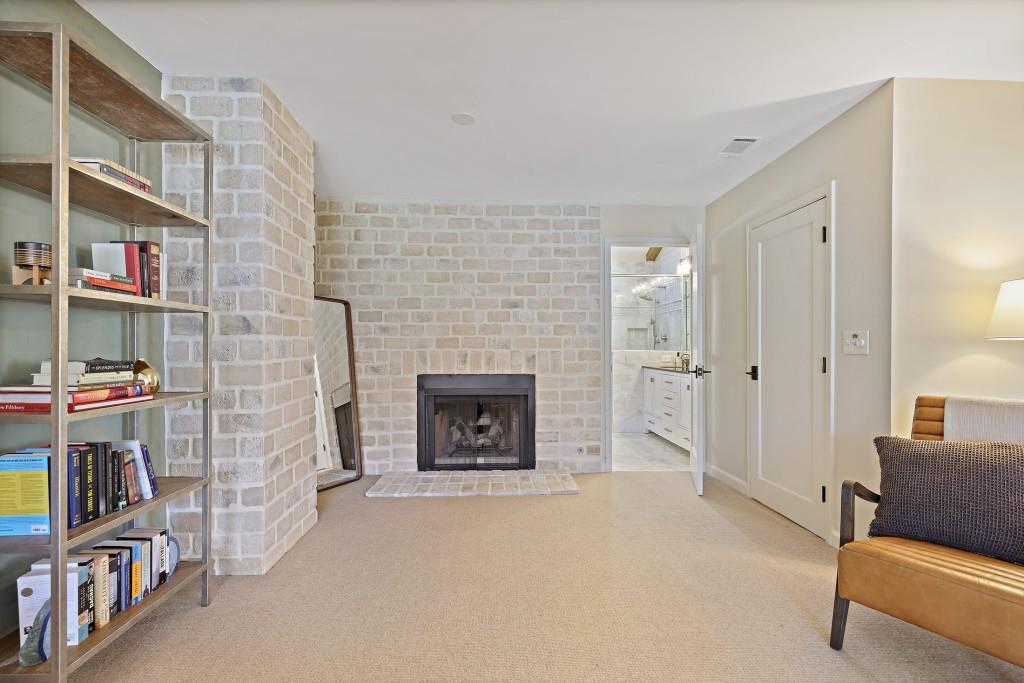 4092 Columns Drive