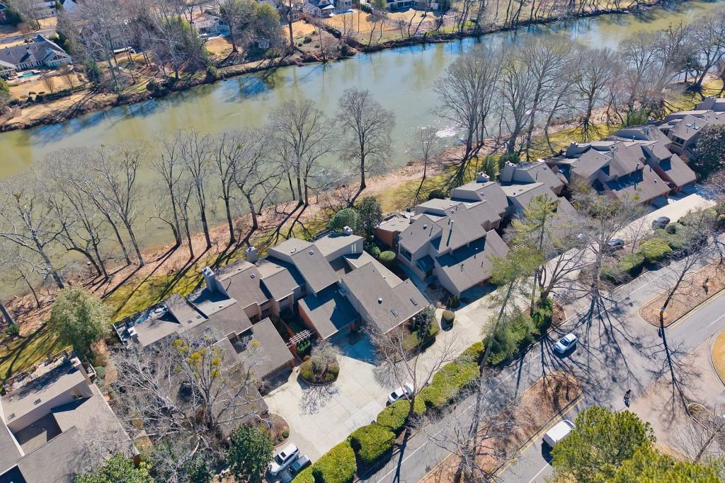 4092 Columns Drive