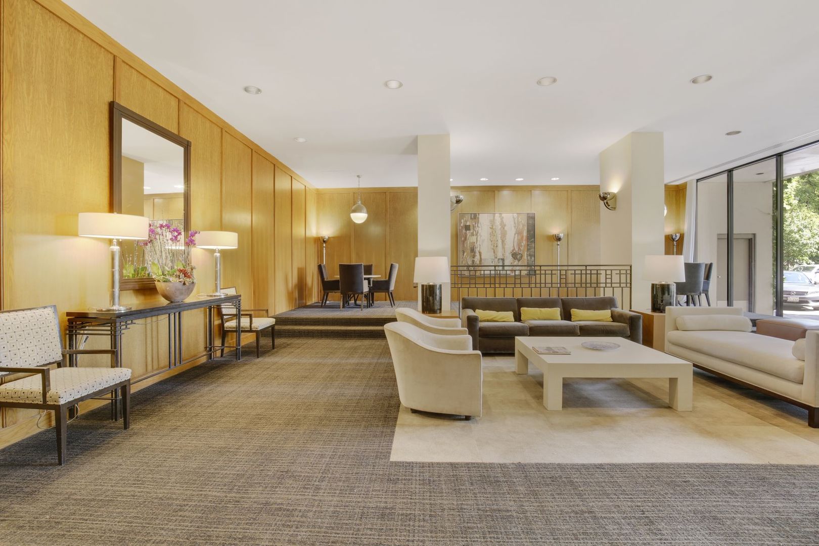 2626 N LAKEVIEW Avenue Unit: 811
