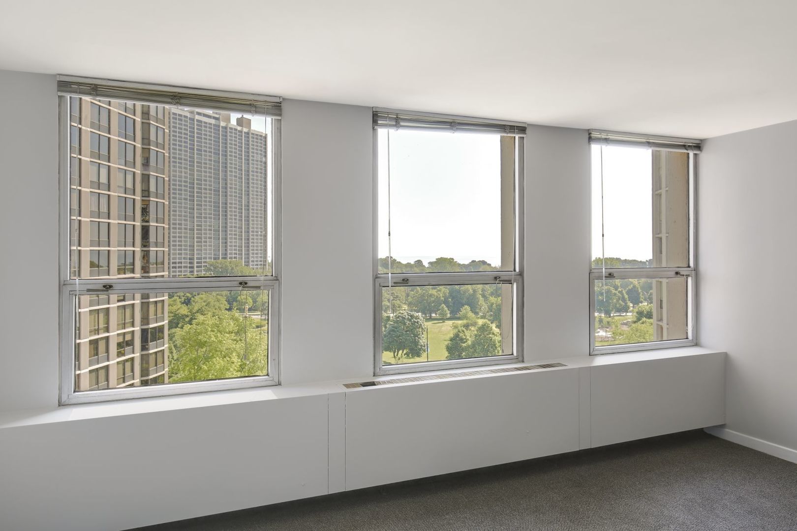 2626 N LAKEVIEW Avenue Unit: 811