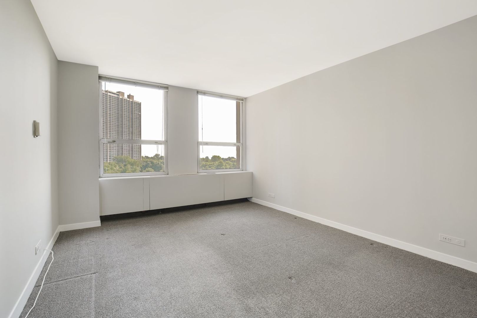 2626 N LAKEVIEW Avenue Unit: 811