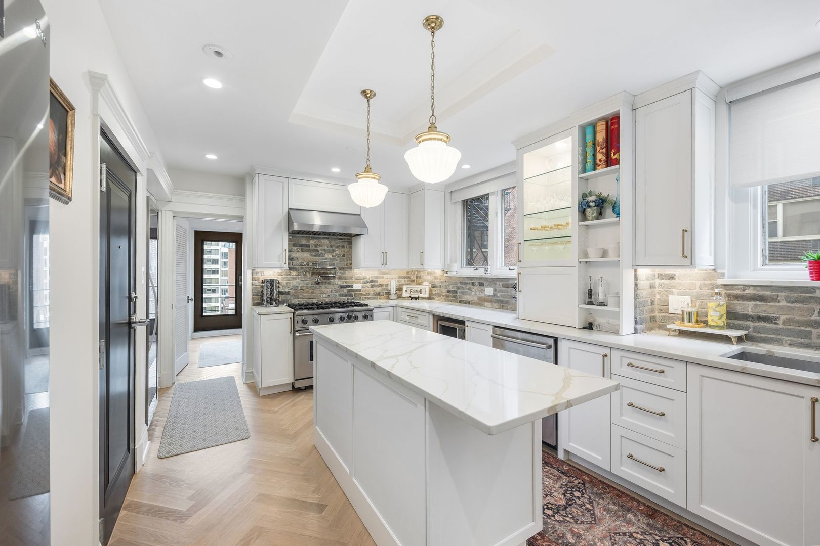 222 E Chestnut Street Unit: 10B