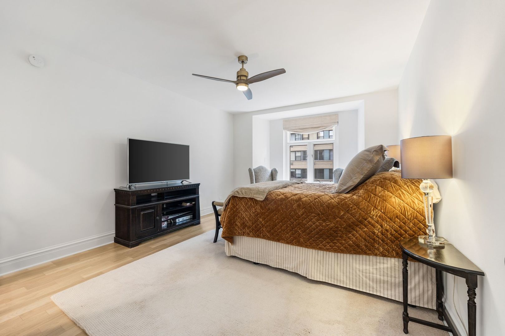 222 E Chestnut Street Unit: 10B