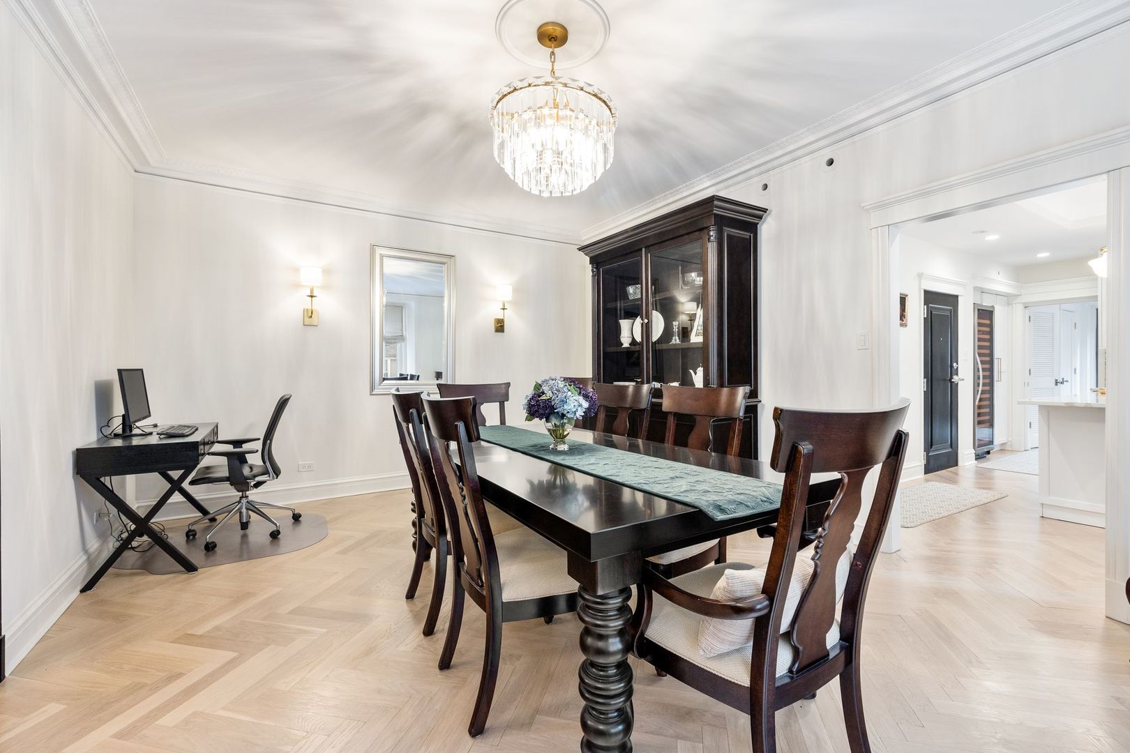 222 E Chestnut Street Unit: 10B