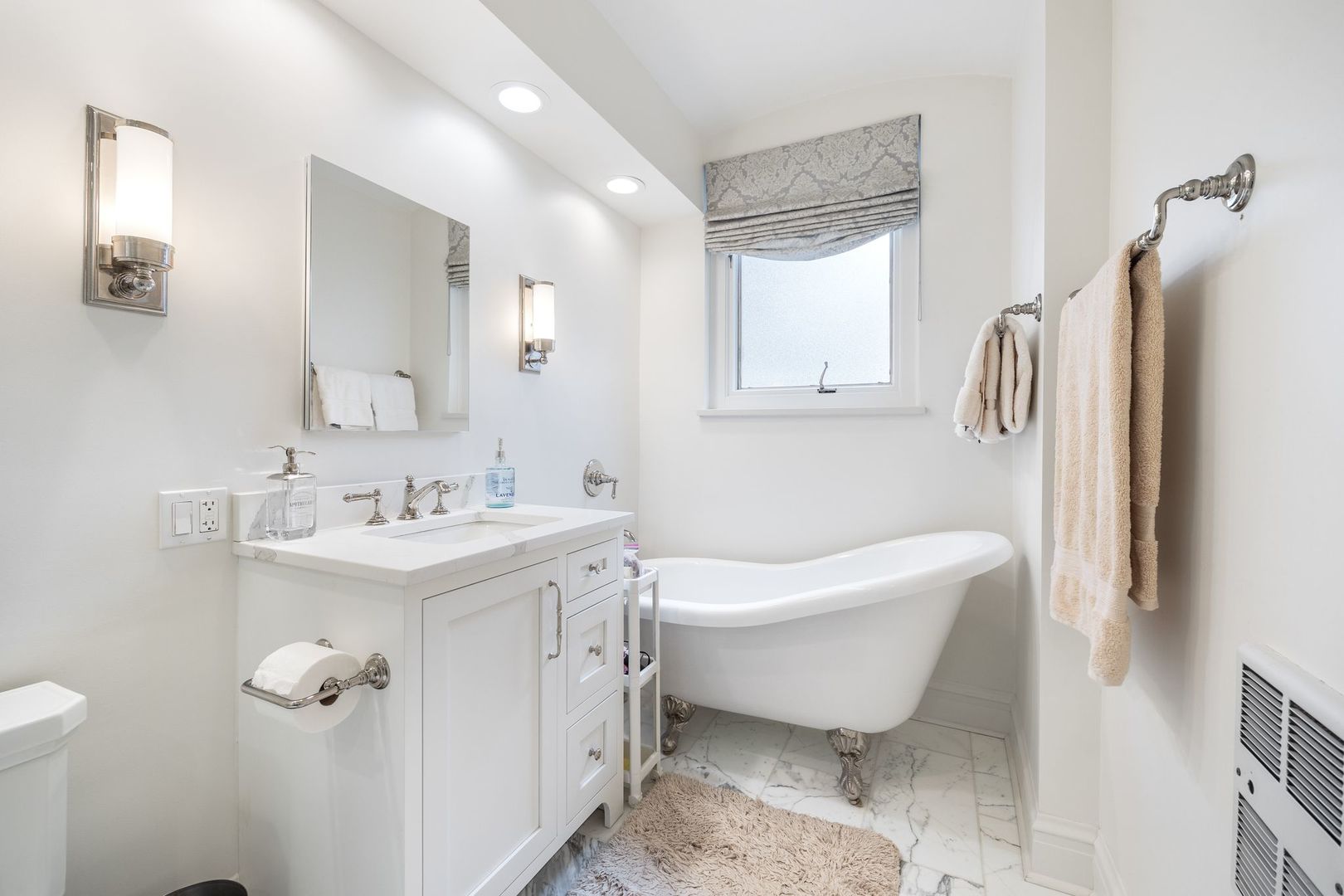 222 E Chestnut Street Unit: 10B