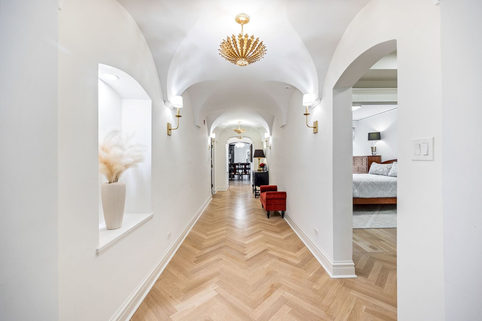 222 E Chestnut Street Unit: 10B