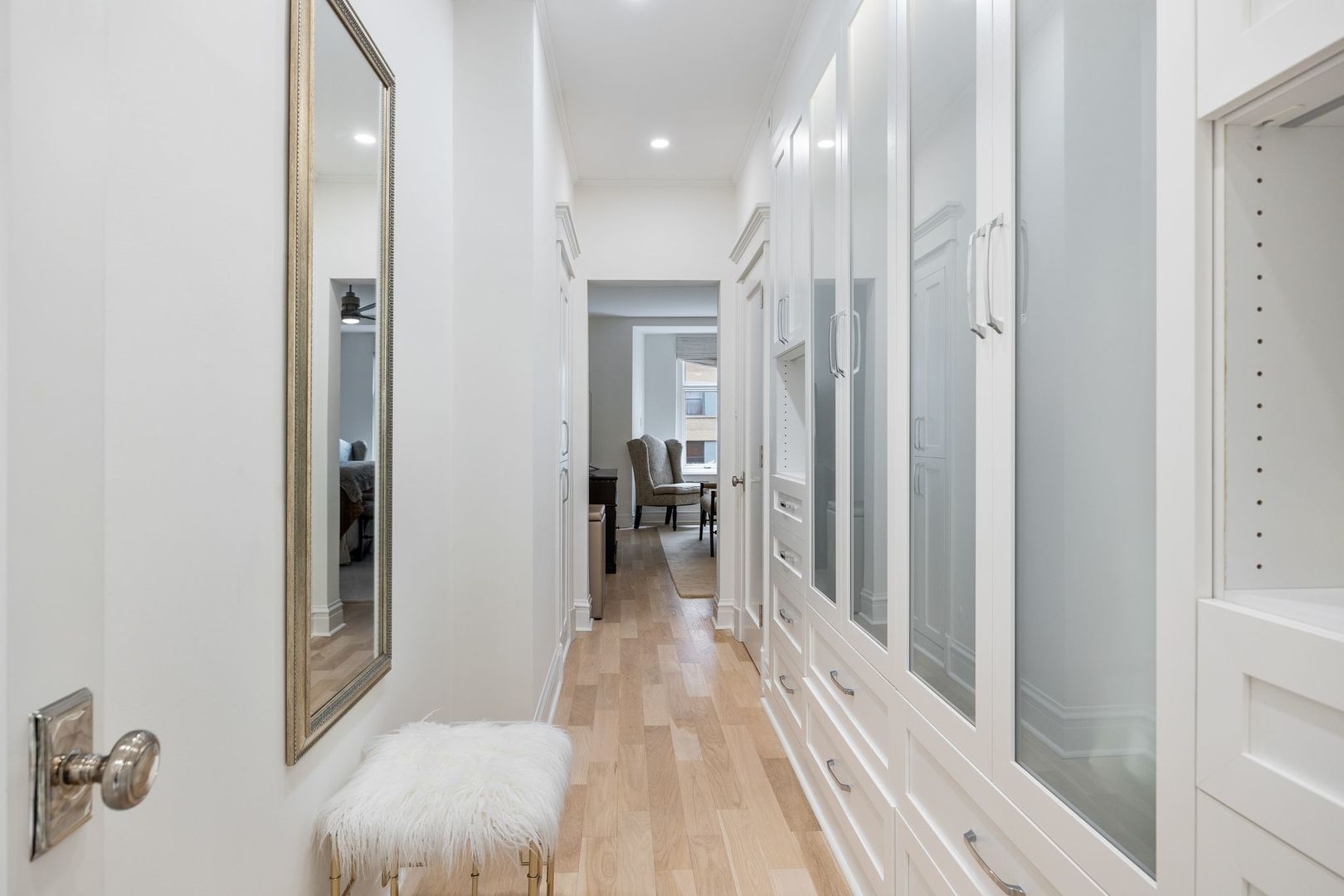 222 E Chestnut Street Unit: 10B