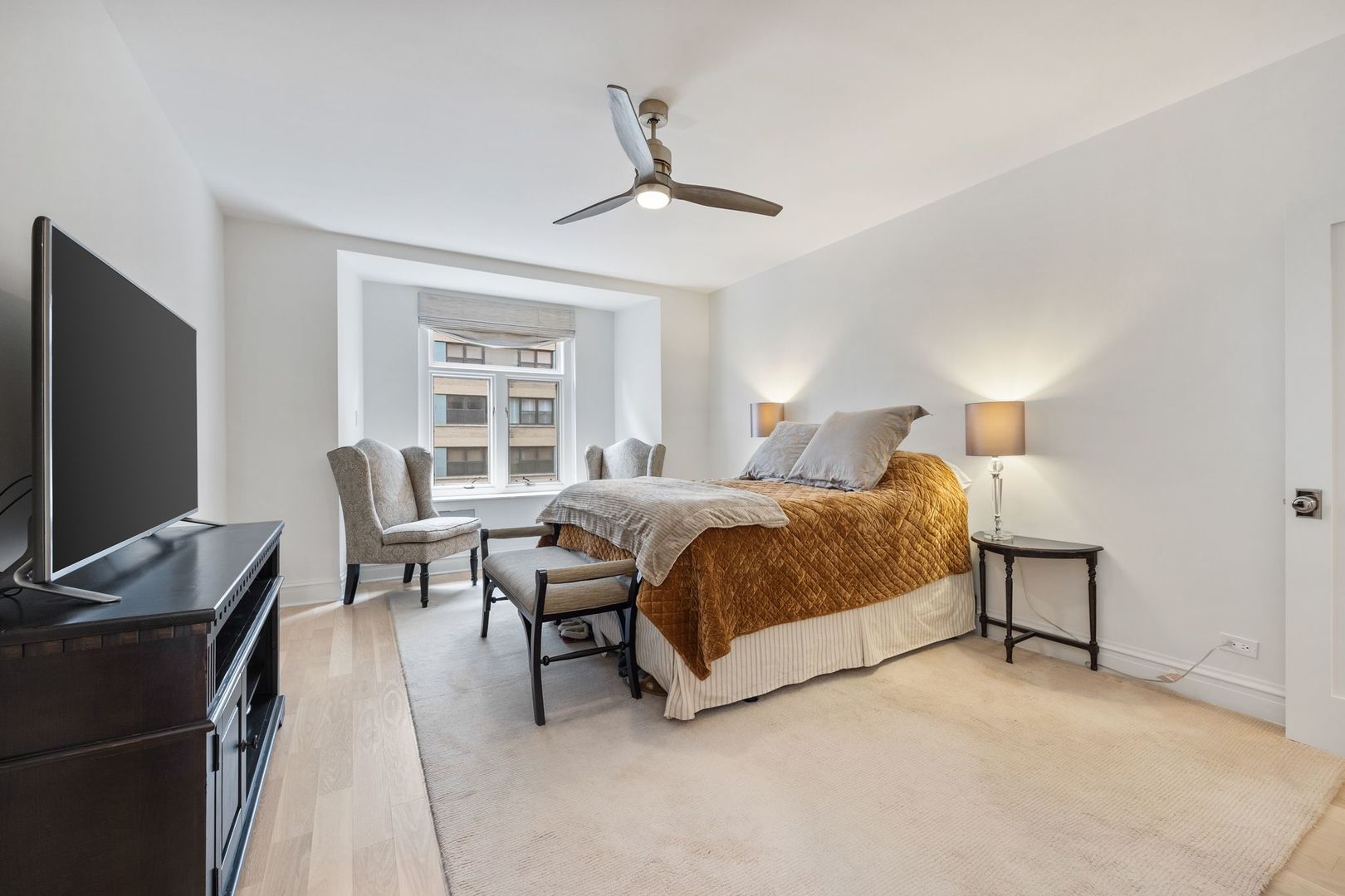 222 E Chestnut Street Unit: 10B