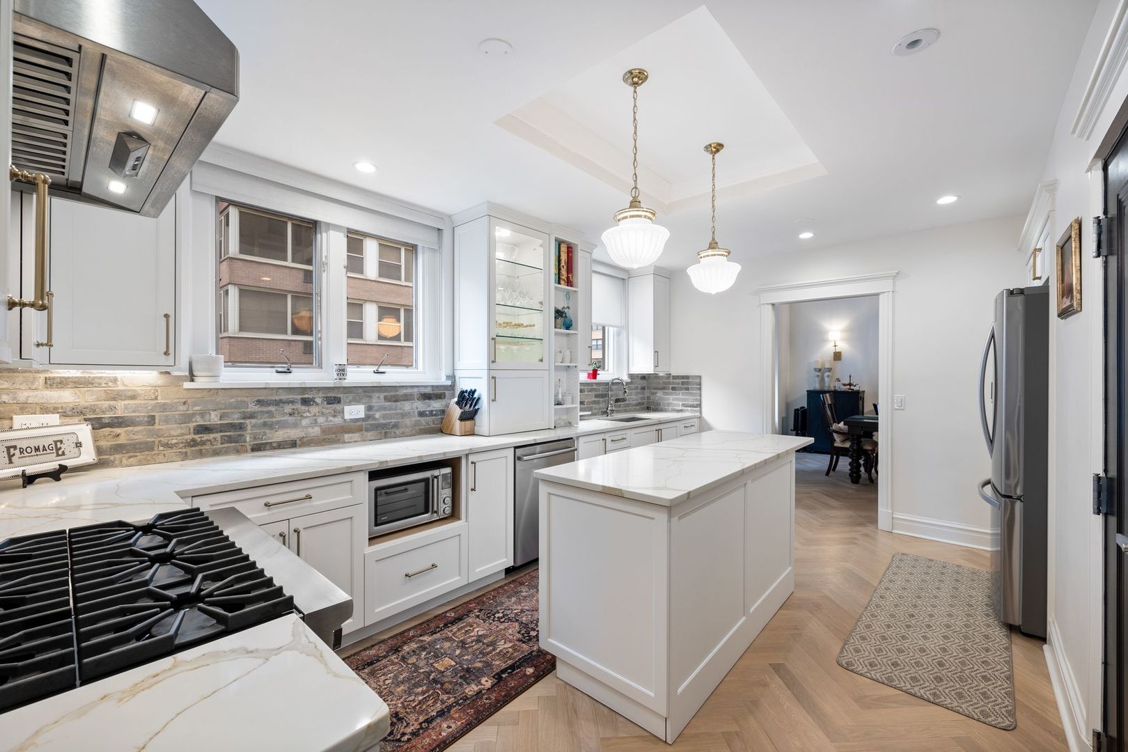 222 E Chestnut Street Unit: 10B