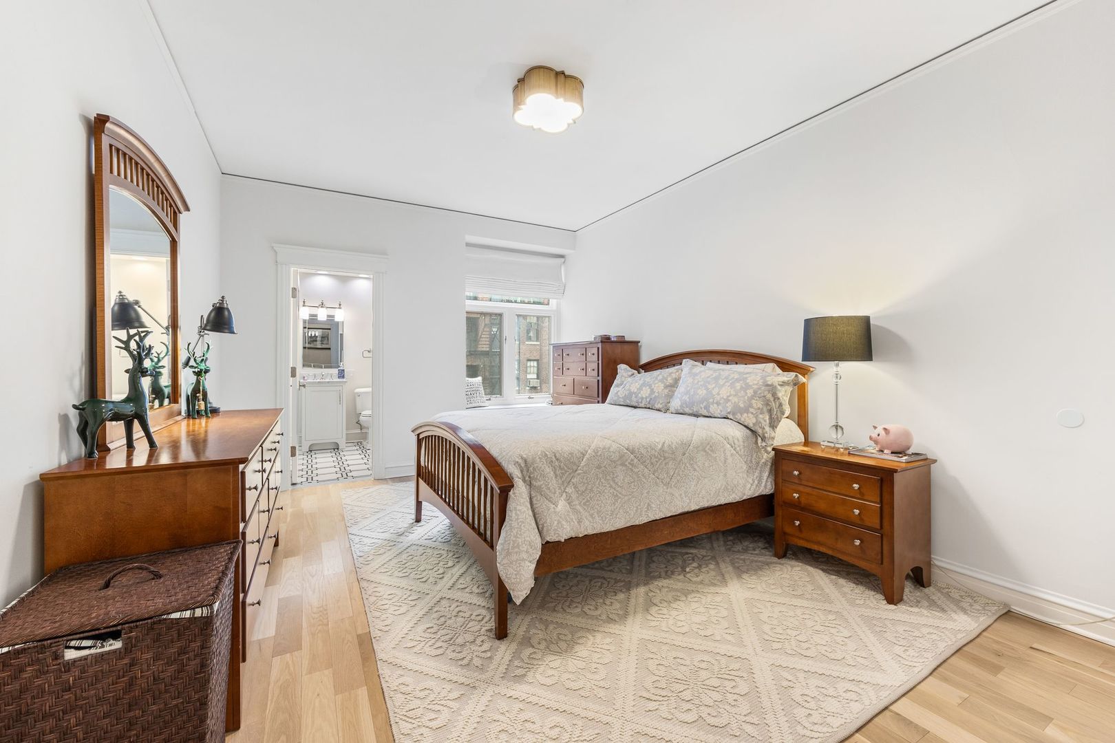 222 E Chestnut Street Unit: 10B
