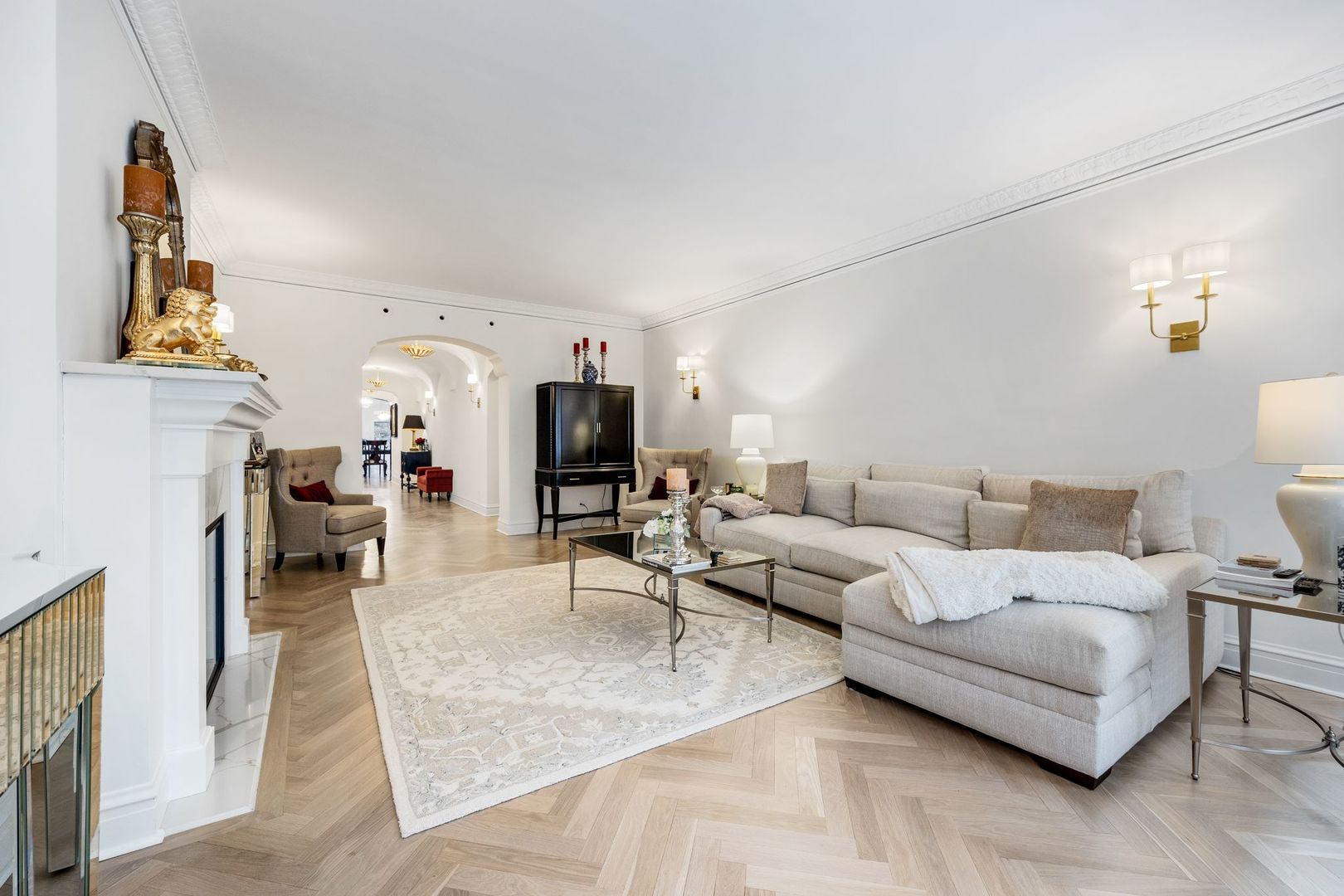 222 E Chestnut Street Unit: 10B