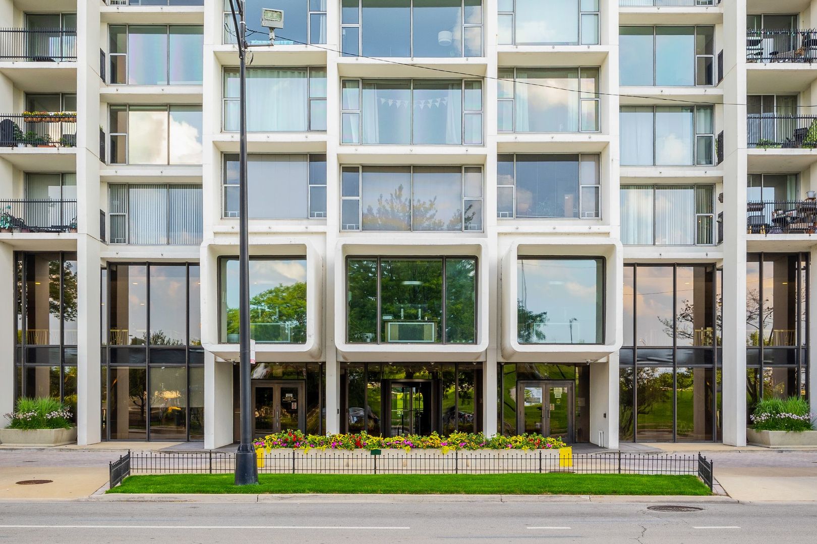 3200 N Lake Shore Drive Unit: 1011