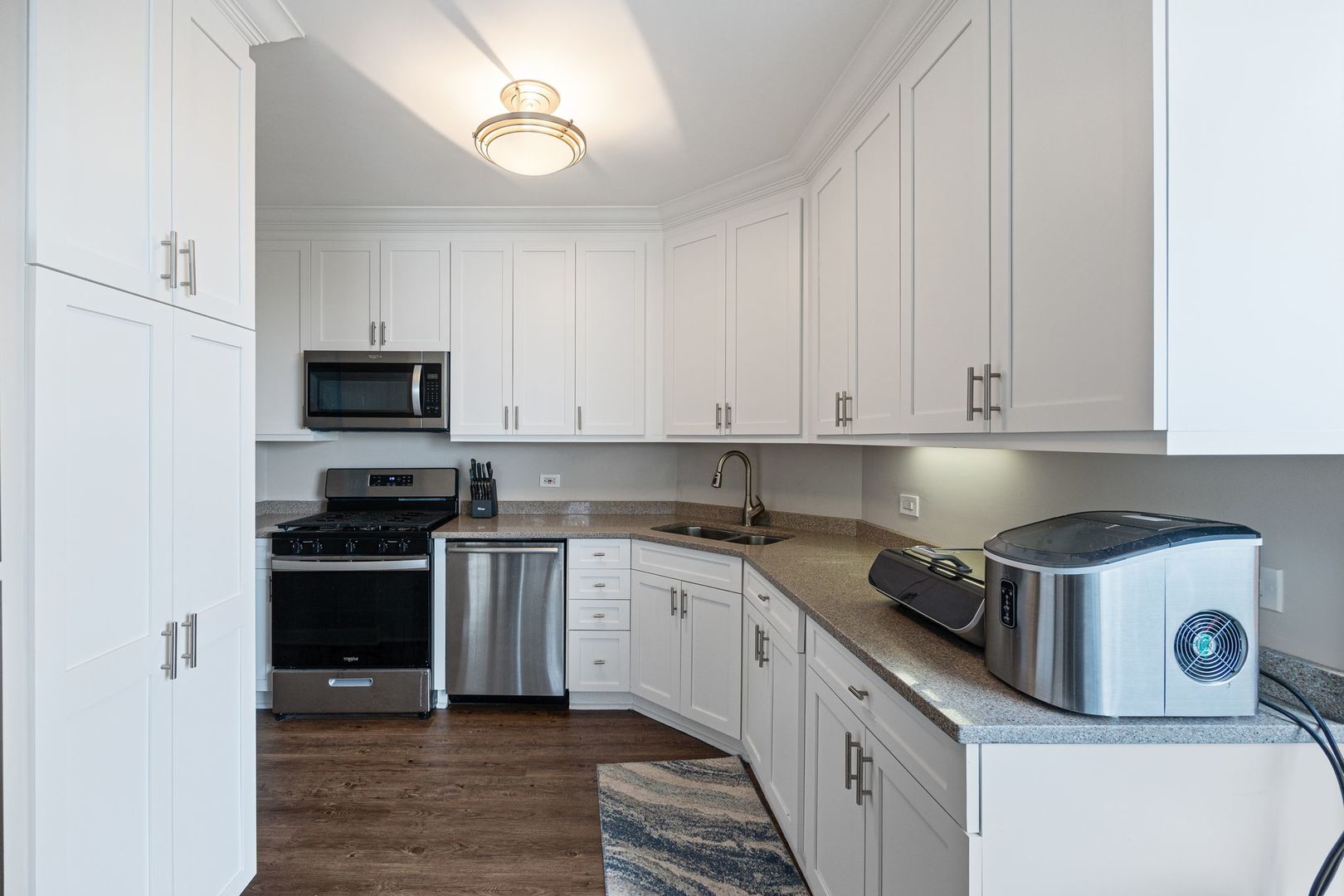 3200 N Lake Shore Drive Unit: 1011