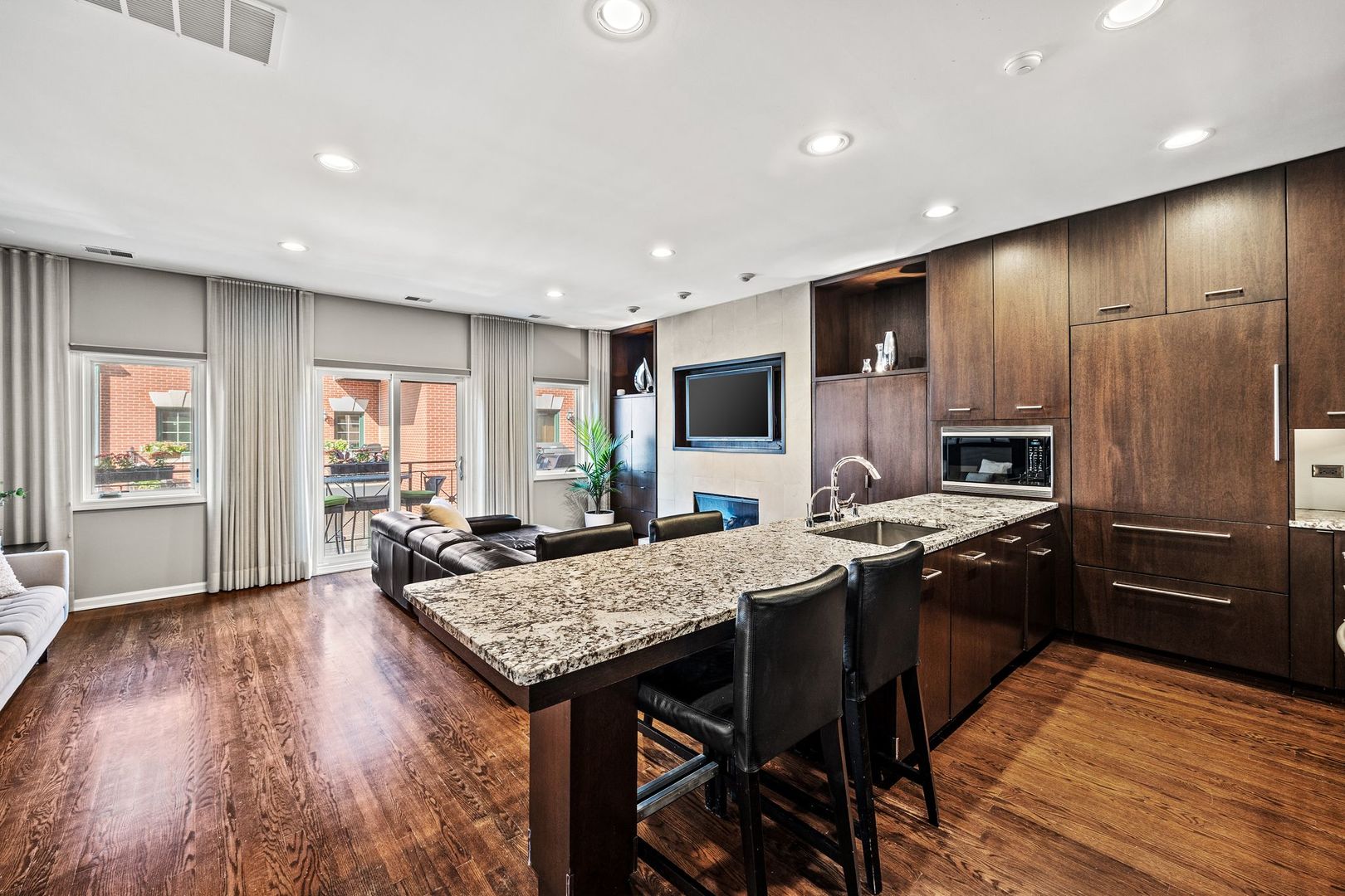 434 W ARMITAGE Avenue W Unit: B