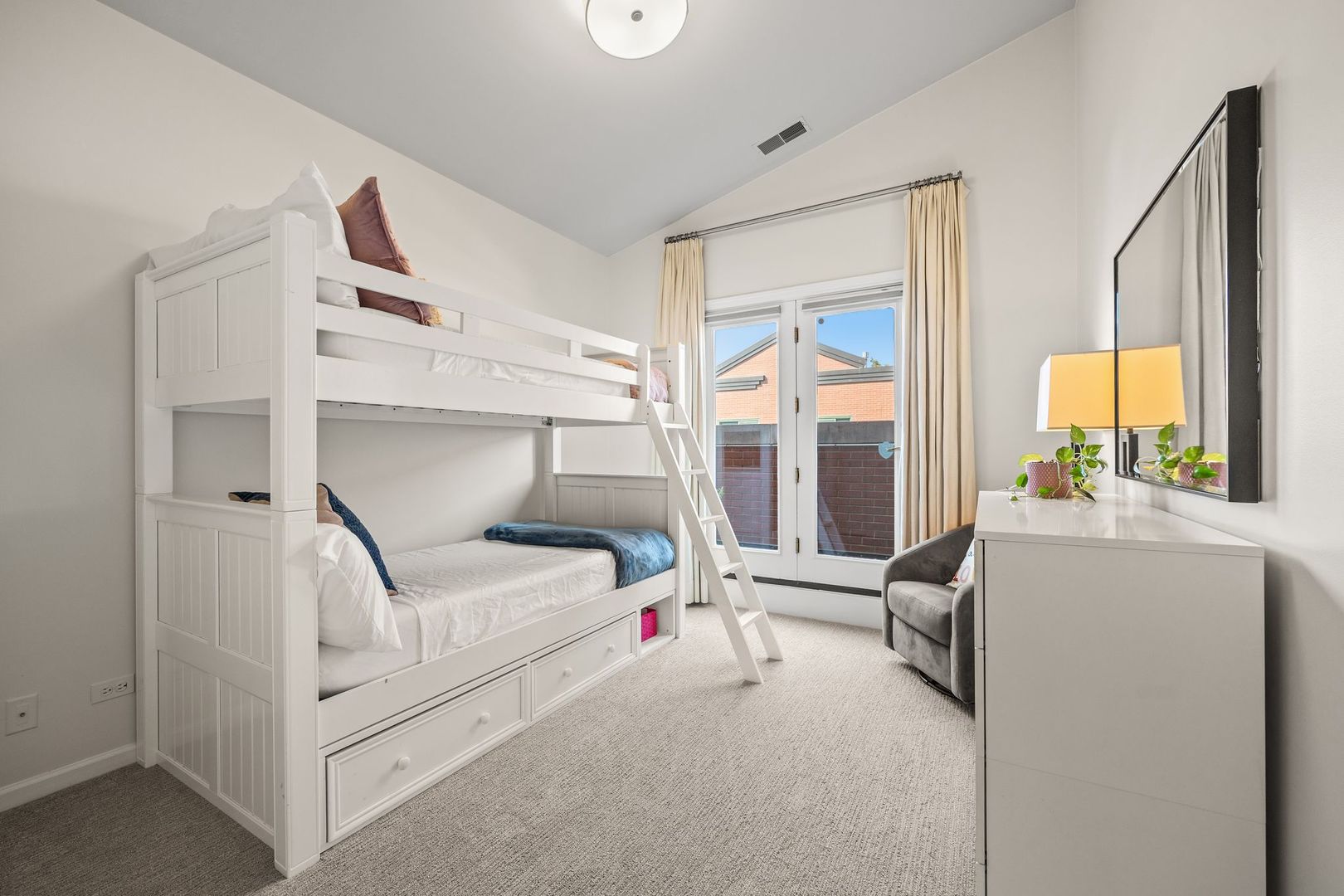434 W ARMITAGE Avenue W Unit: B