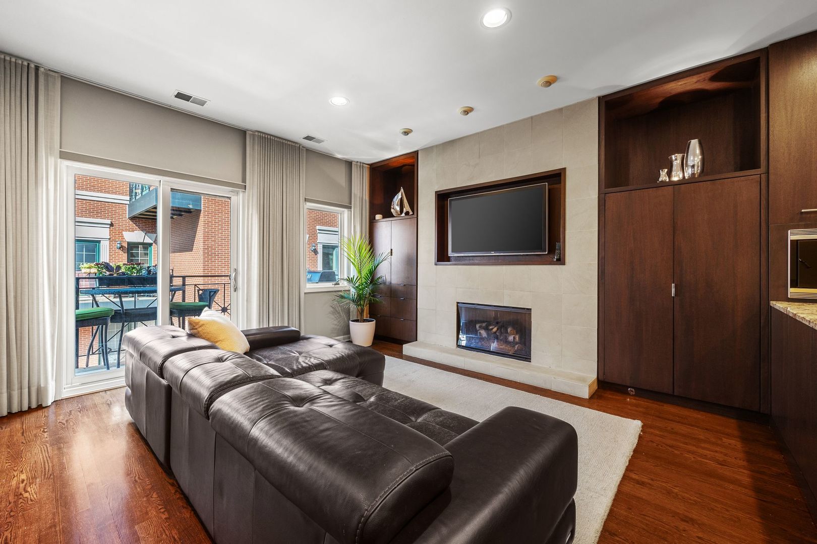 434 W ARMITAGE Avenue W Unit: B