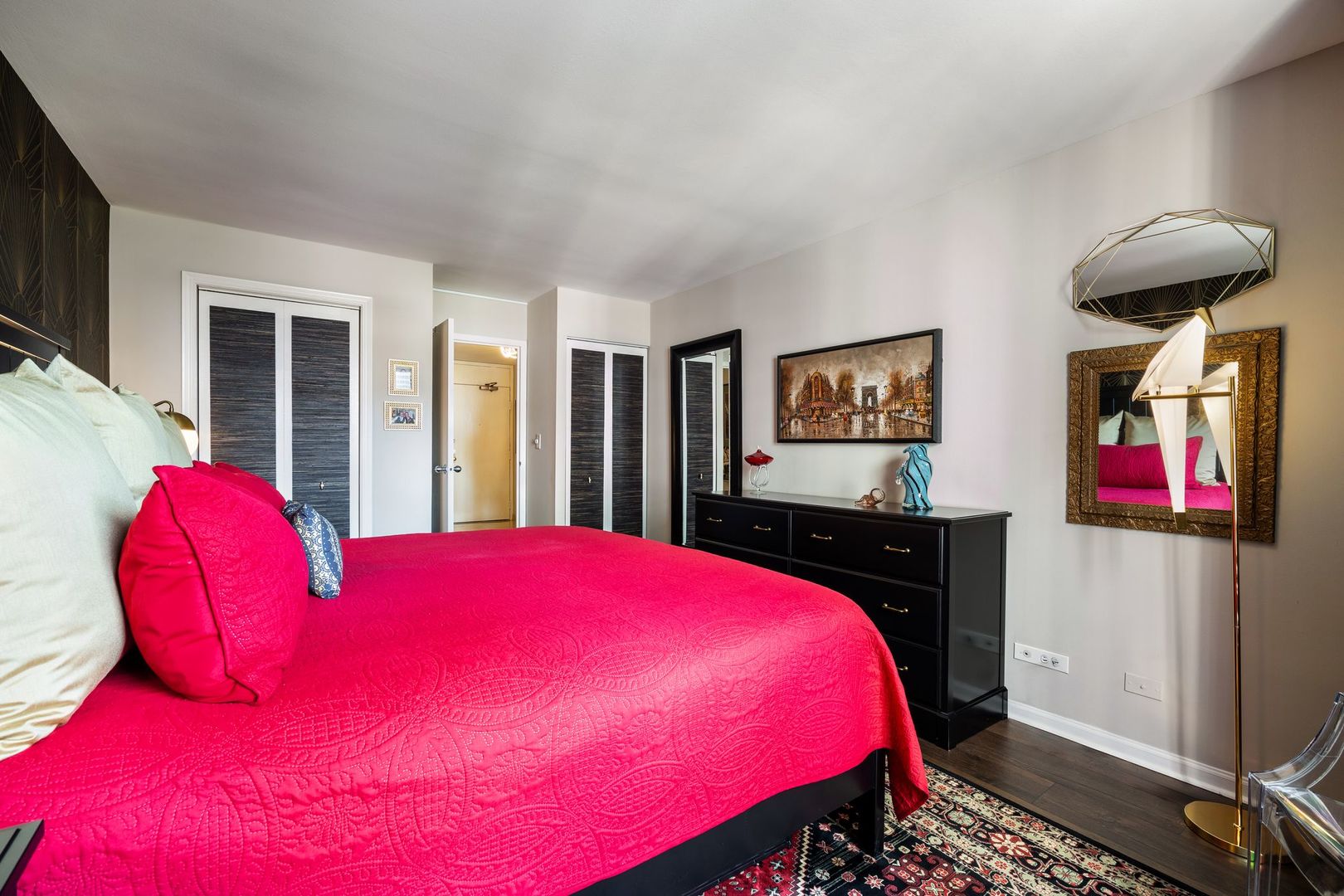 525 W Hawthorne Place Unit: 1002