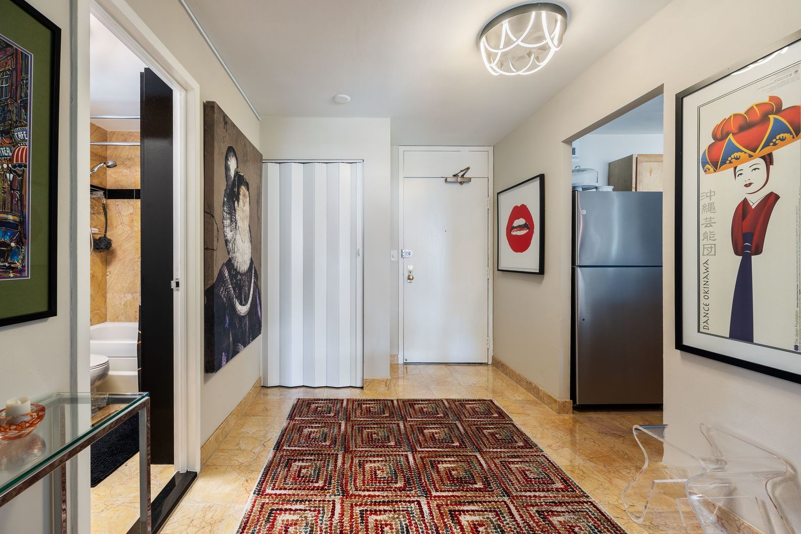 525 W Hawthorne Place Unit: 1002