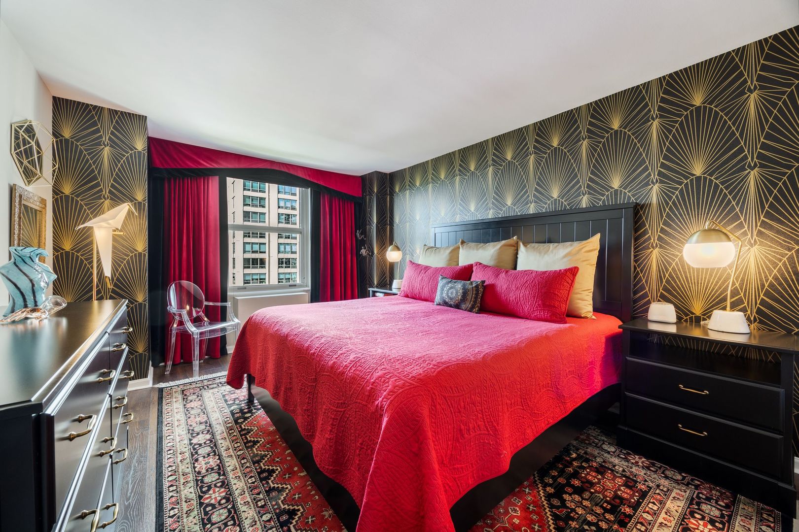 525 W Hawthorne Place Unit: 1002