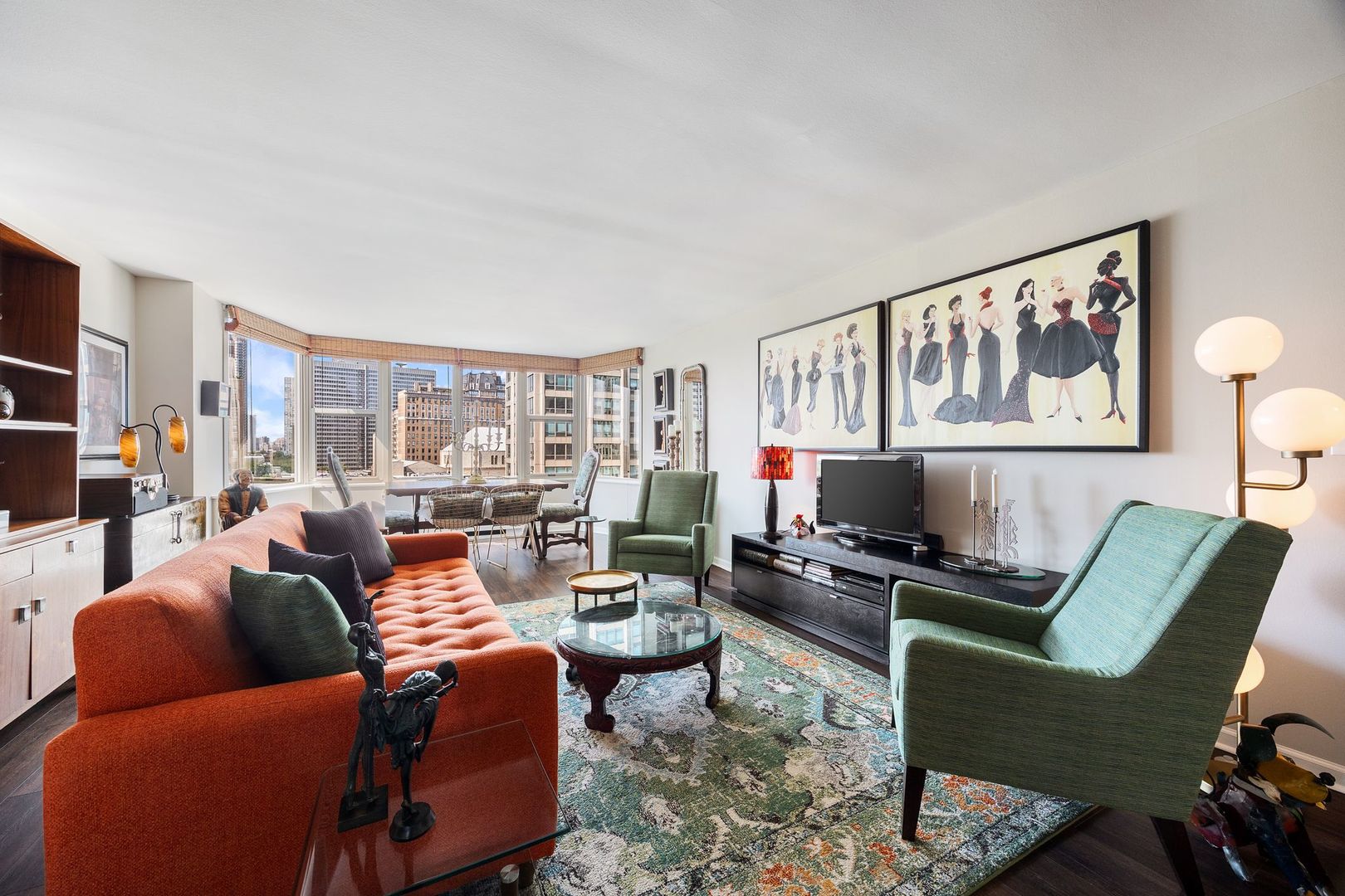 525 W Hawthorne Place Unit: 1002