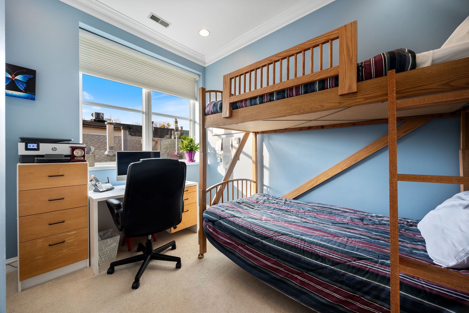 1947 N Kenmore Avenue Unit: EAST