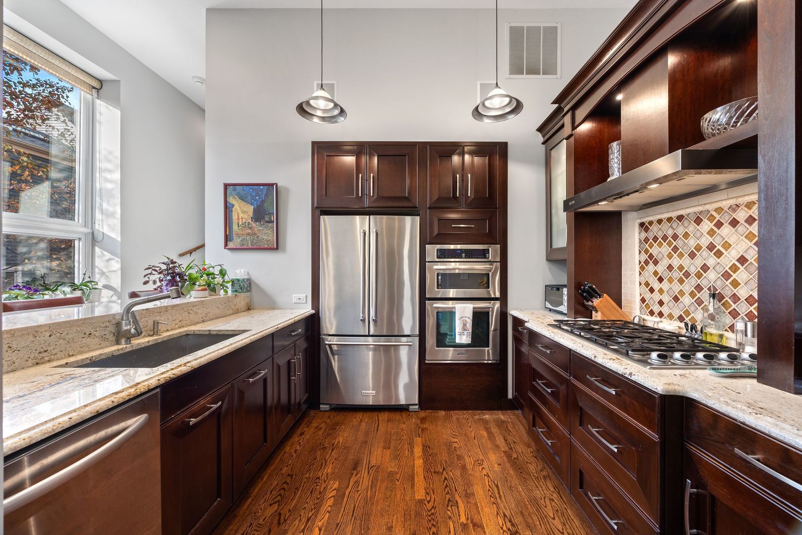 1947 N Kenmore Avenue Unit: EAST