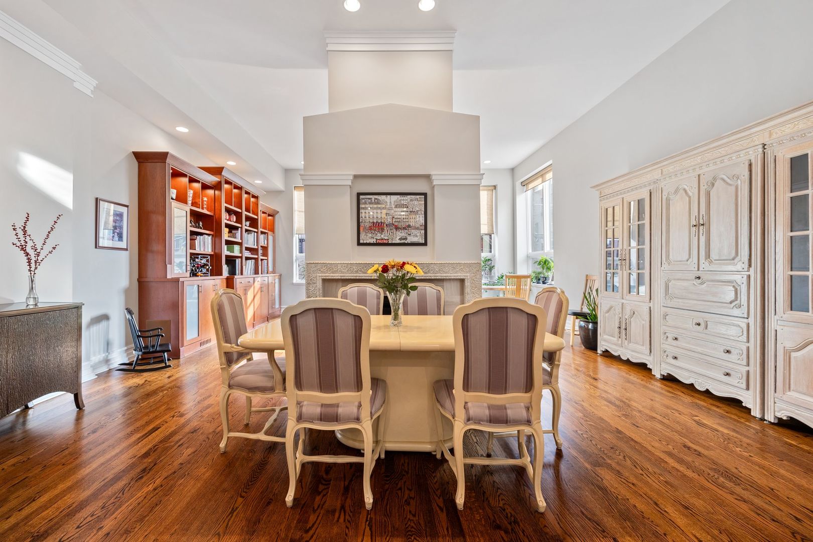 1947 N Kenmore Avenue Unit: EAST