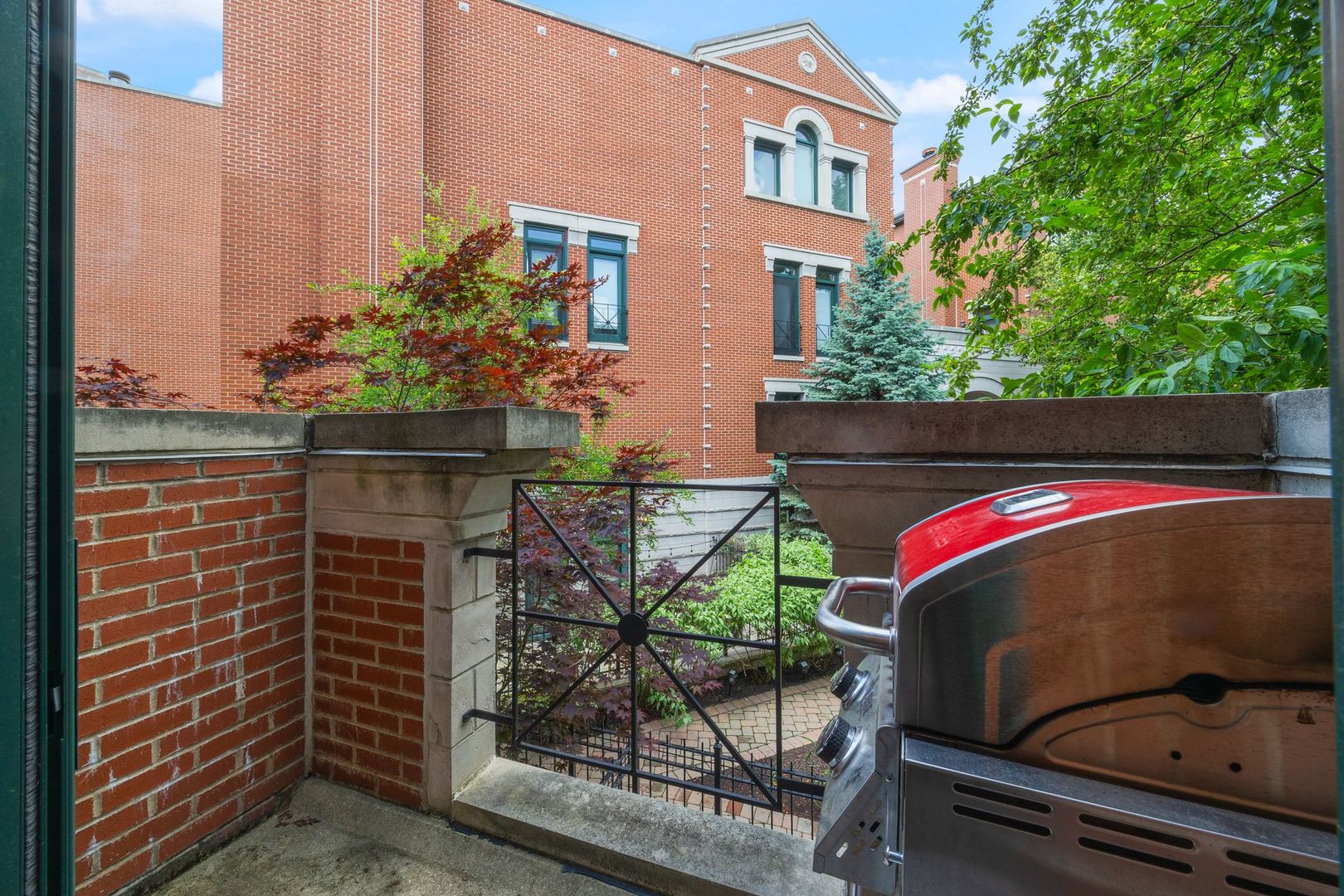 2030 N Sedgwick Street Unit: J