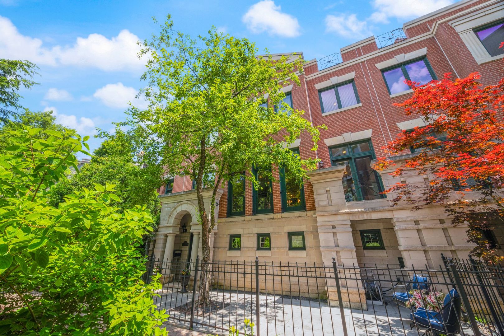 2030 N Sedgwick Street Unit: J