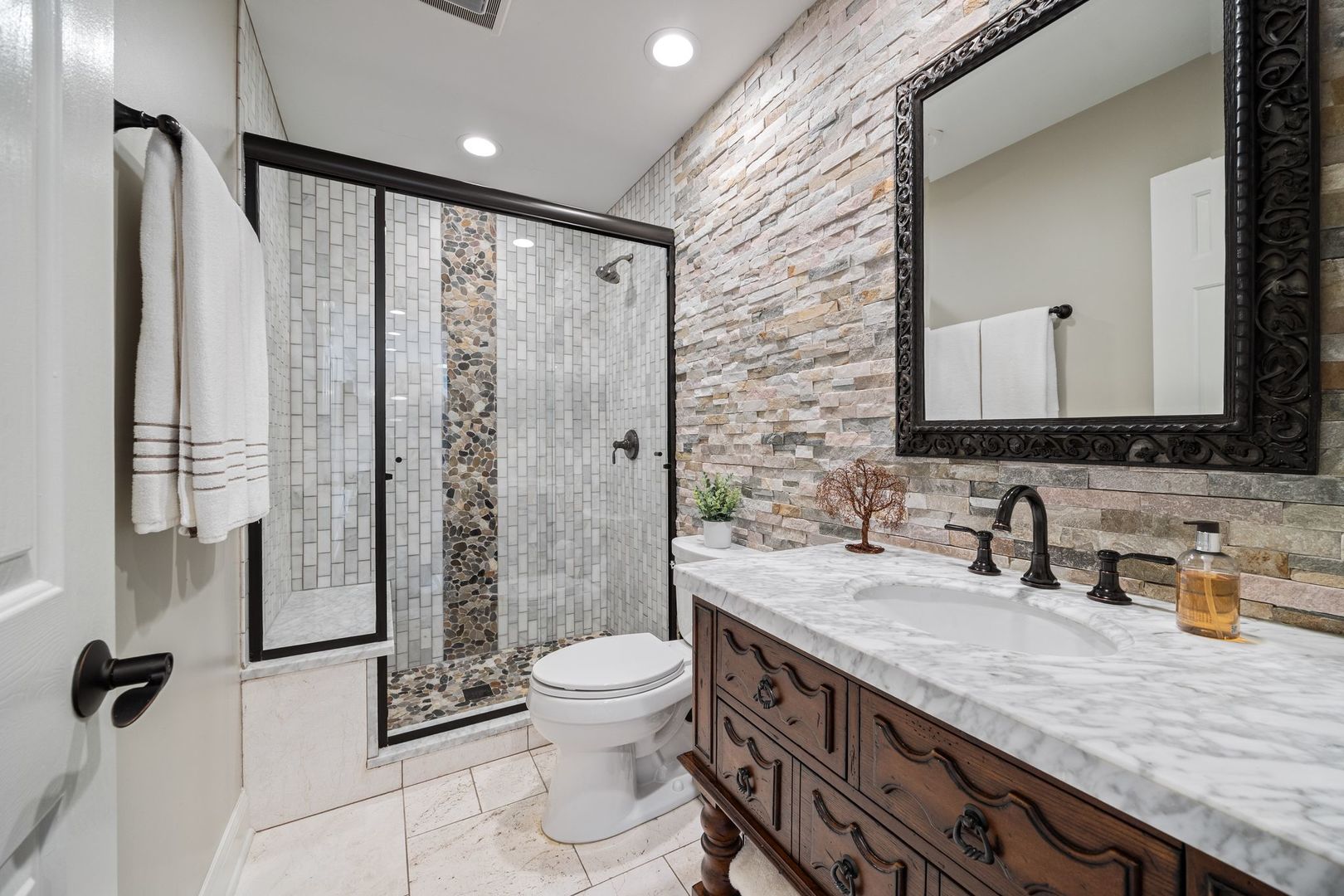 2030 N Sedgwick Street Unit: J
