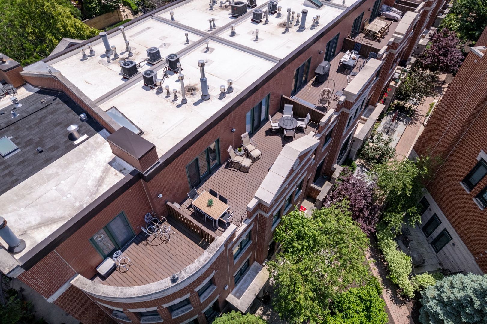 2030 N Sedgwick Street Unit: J