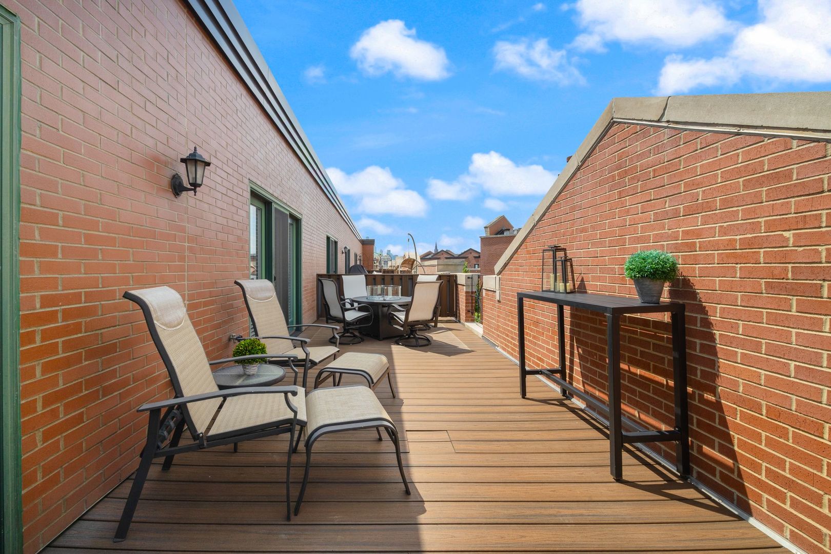 2030 N Sedgwick Street Unit: J