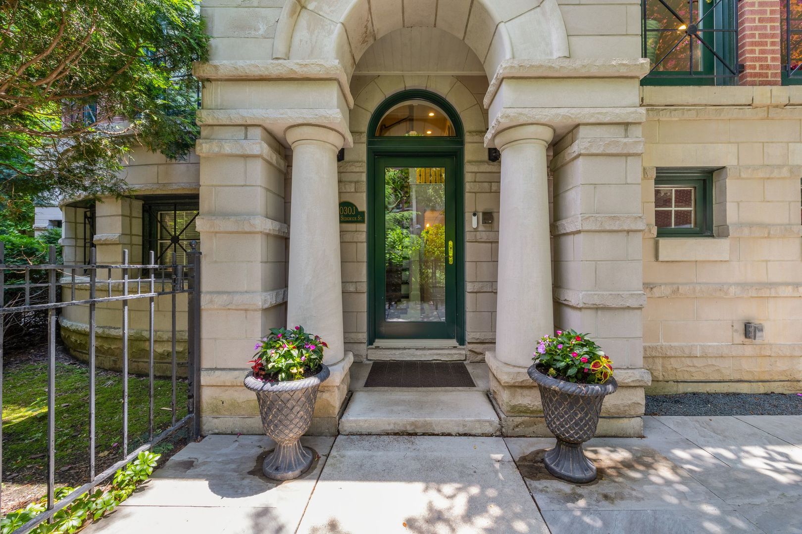 2030 N Sedgwick Street Unit: J