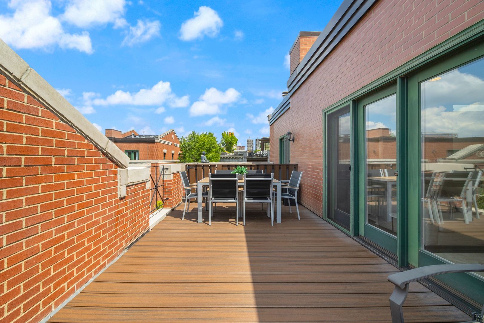 2030 N Sedgwick Street Unit: J