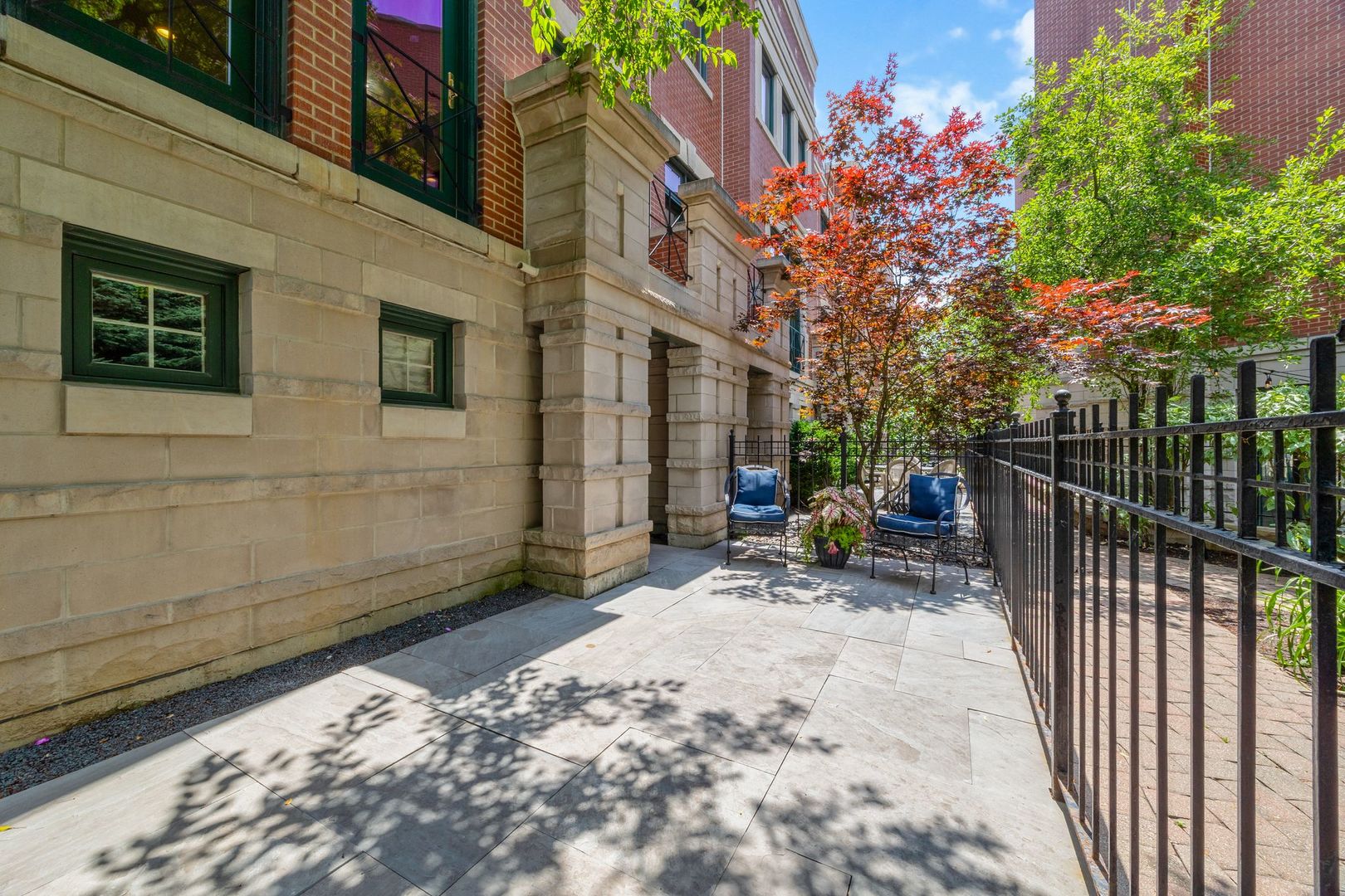 2030 N Sedgwick Street Unit: J