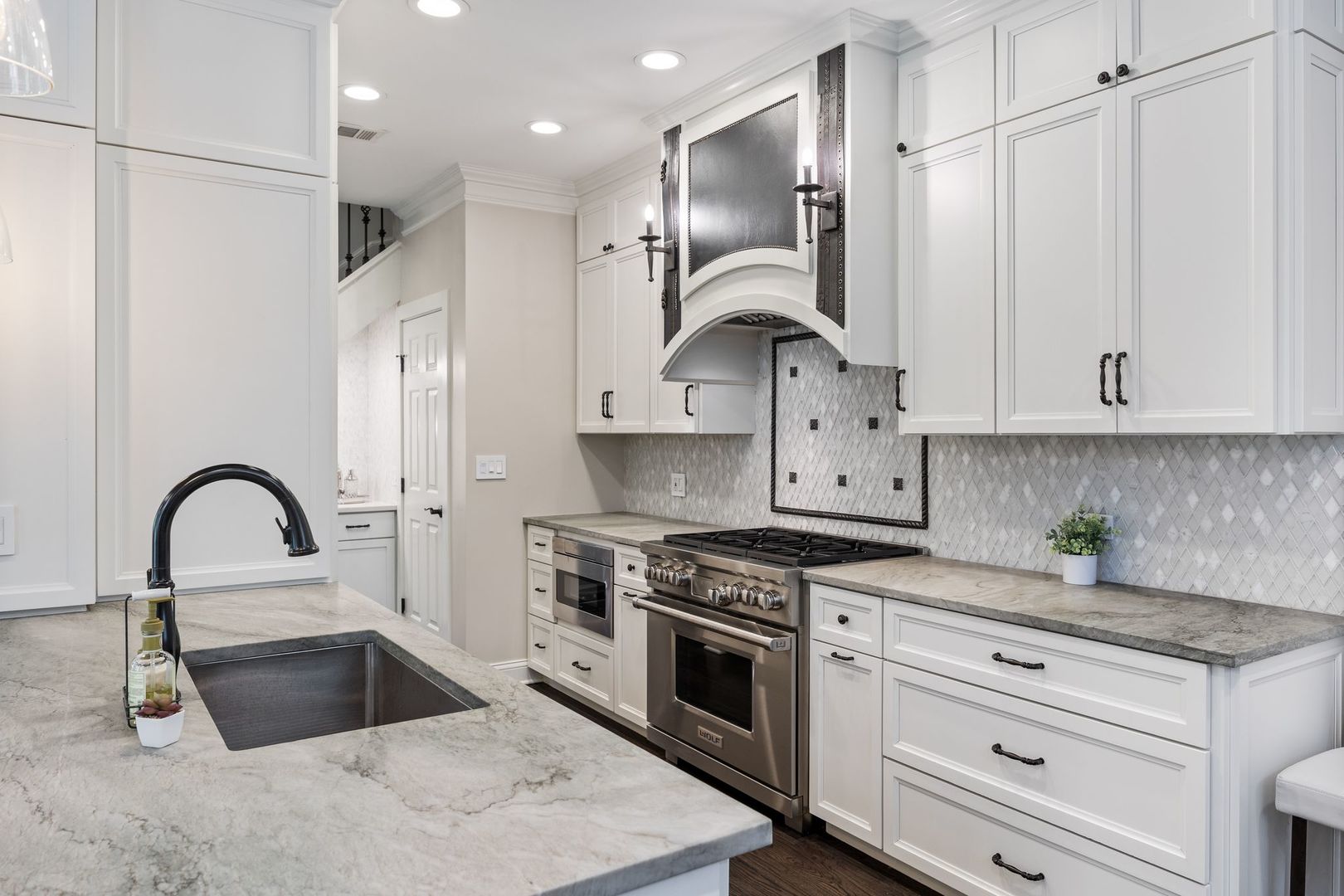 2030 N Sedgwick Street Unit: J