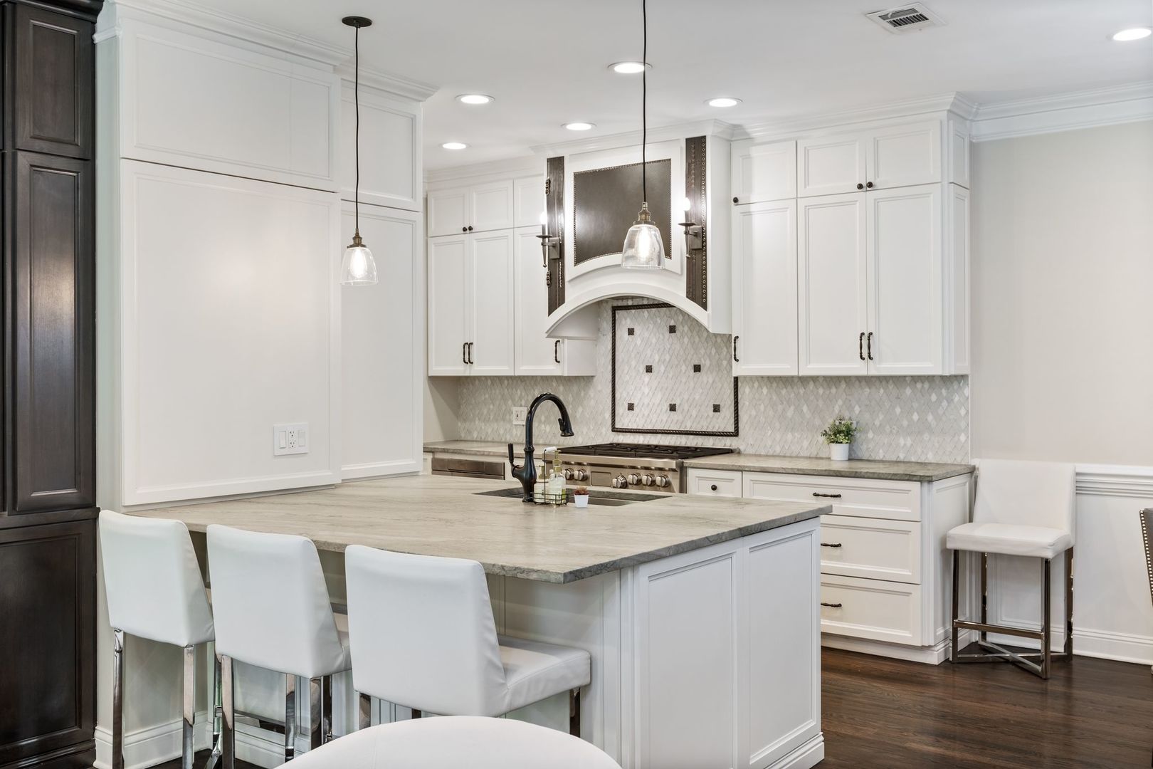 2030 N Sedgwick Street Unit: J