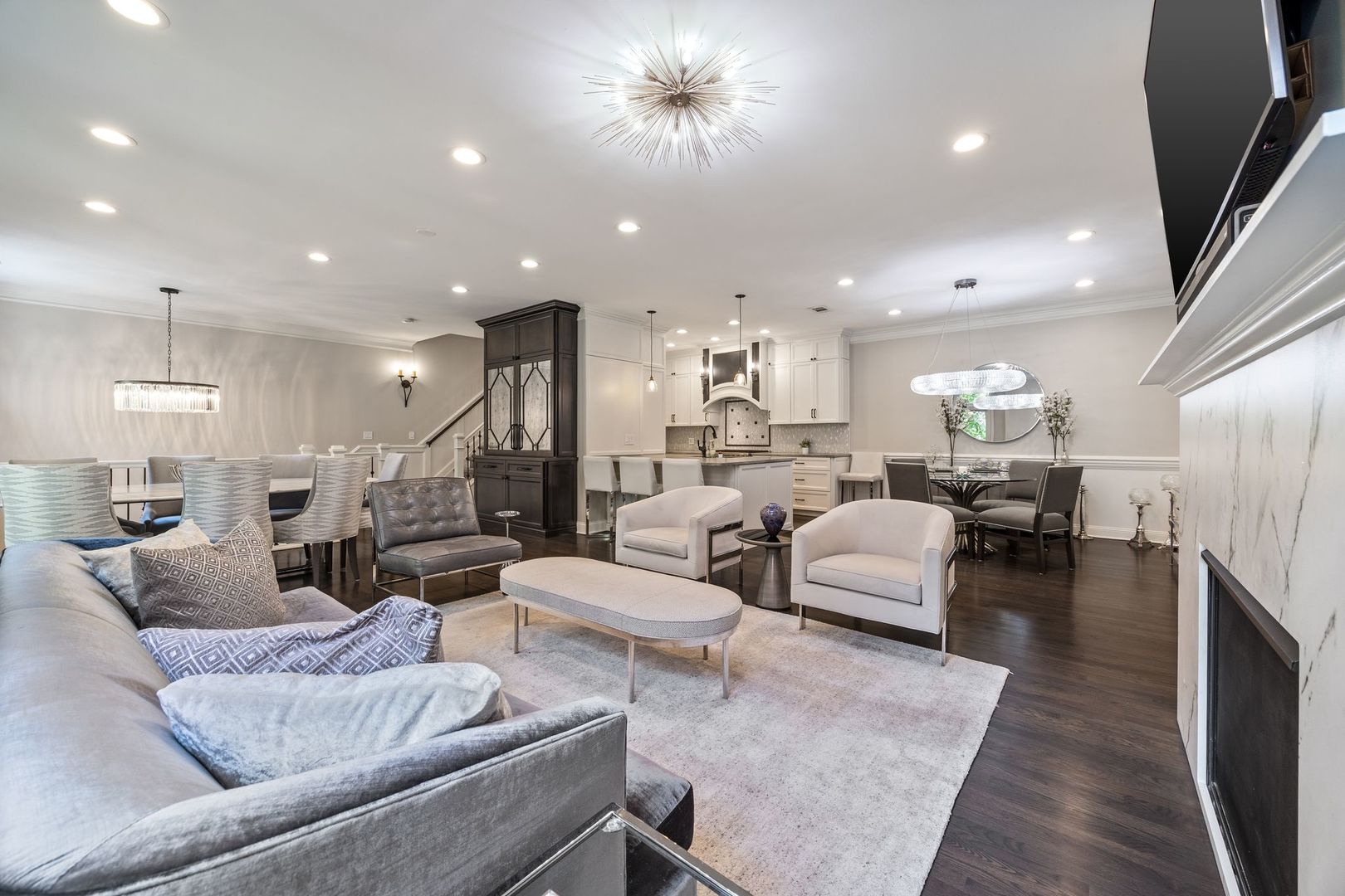 2030 N Sedgwick Street Unit: J