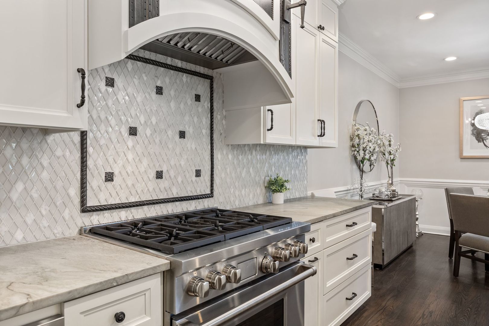 2030 N Sedgwick Street Unit: J