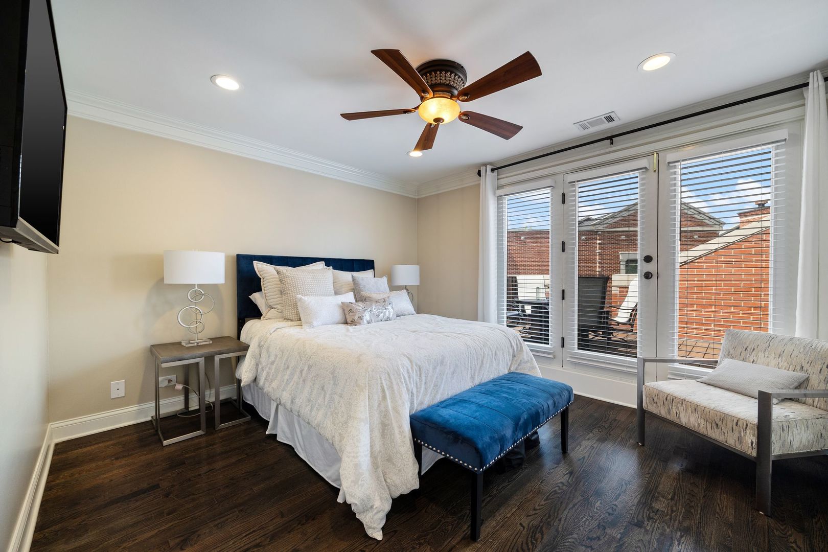 2030 N Sedgwick Street Unit: J