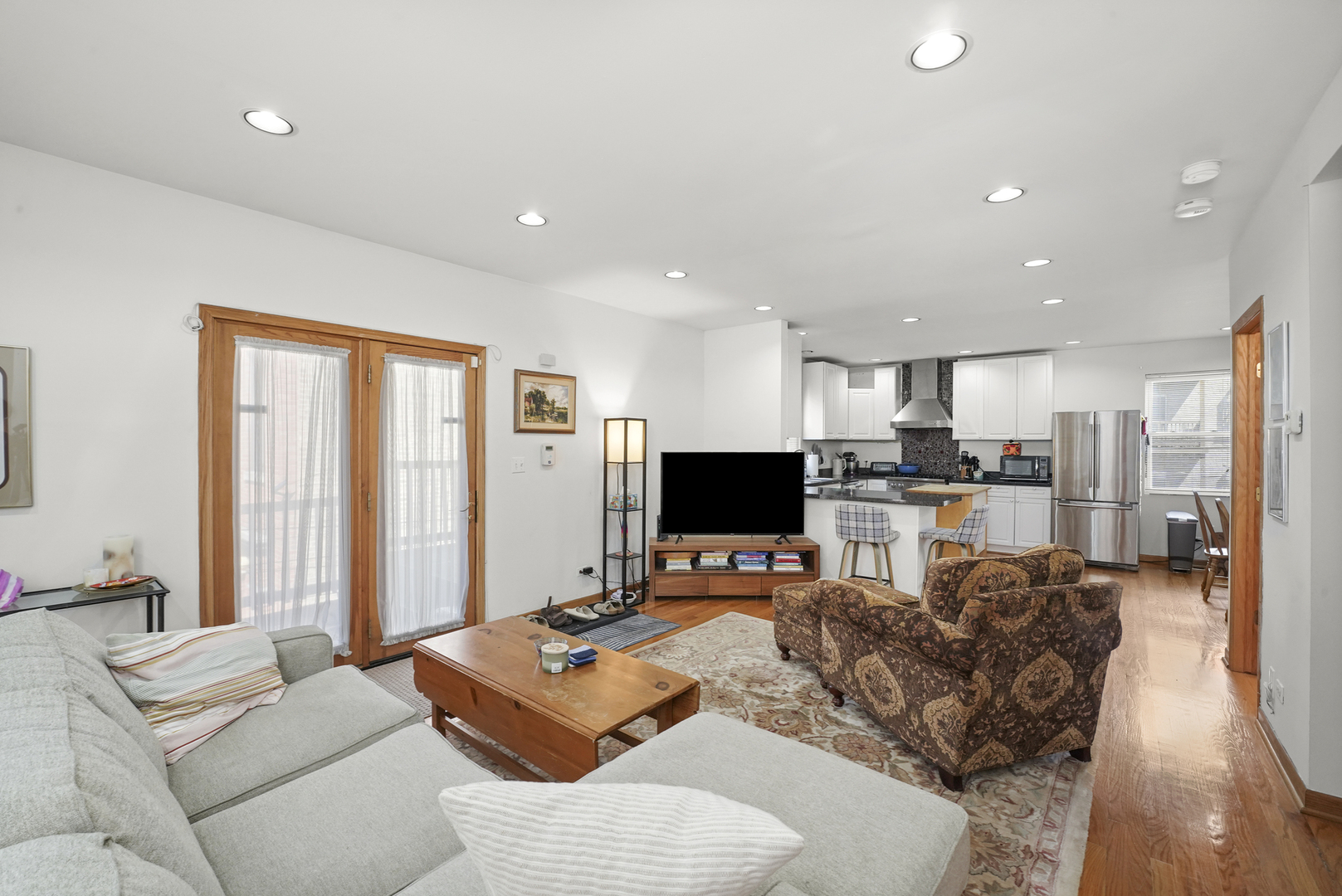 3135 N Clifton Avenue