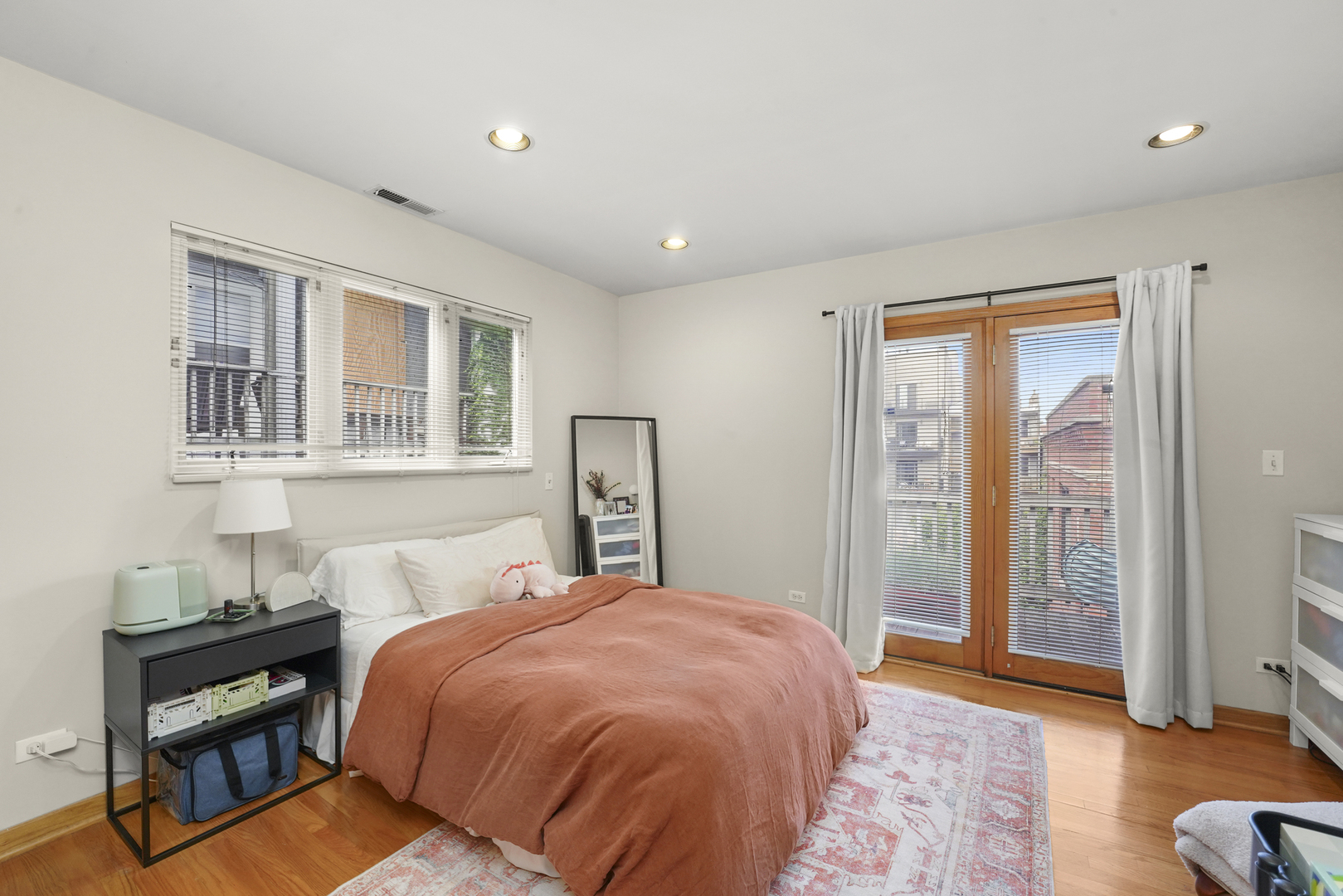 3135 N Clifton Avenue