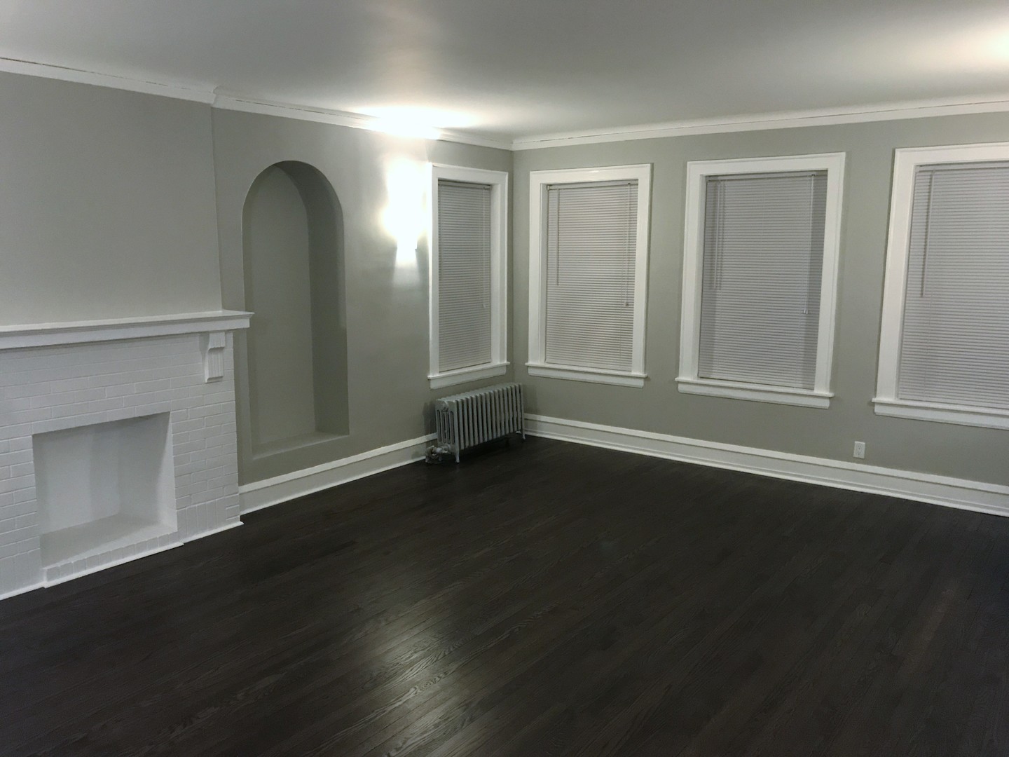 5526 N Artesian Avenue