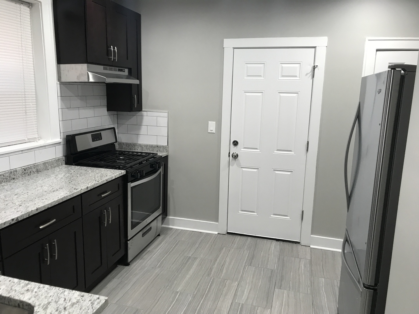 5526 N Artesian Avenue