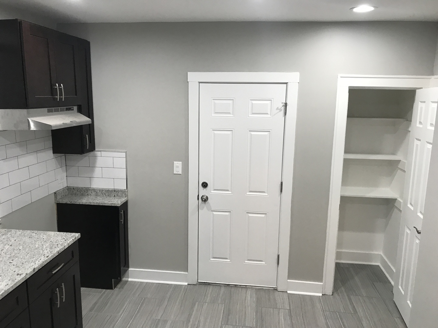 5526 N Artesian Avenue