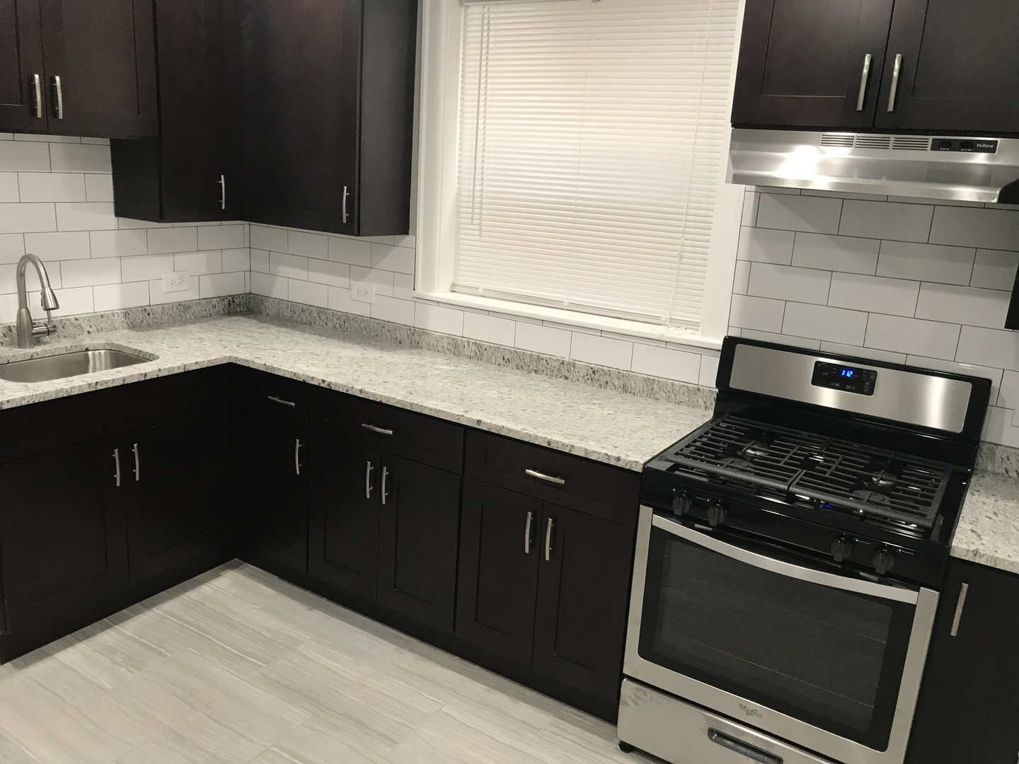 5526 N Artesian Avenue