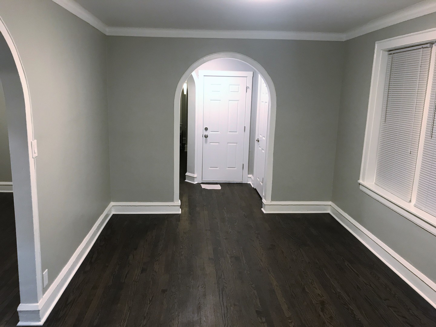 5526 N Artesian Avenue